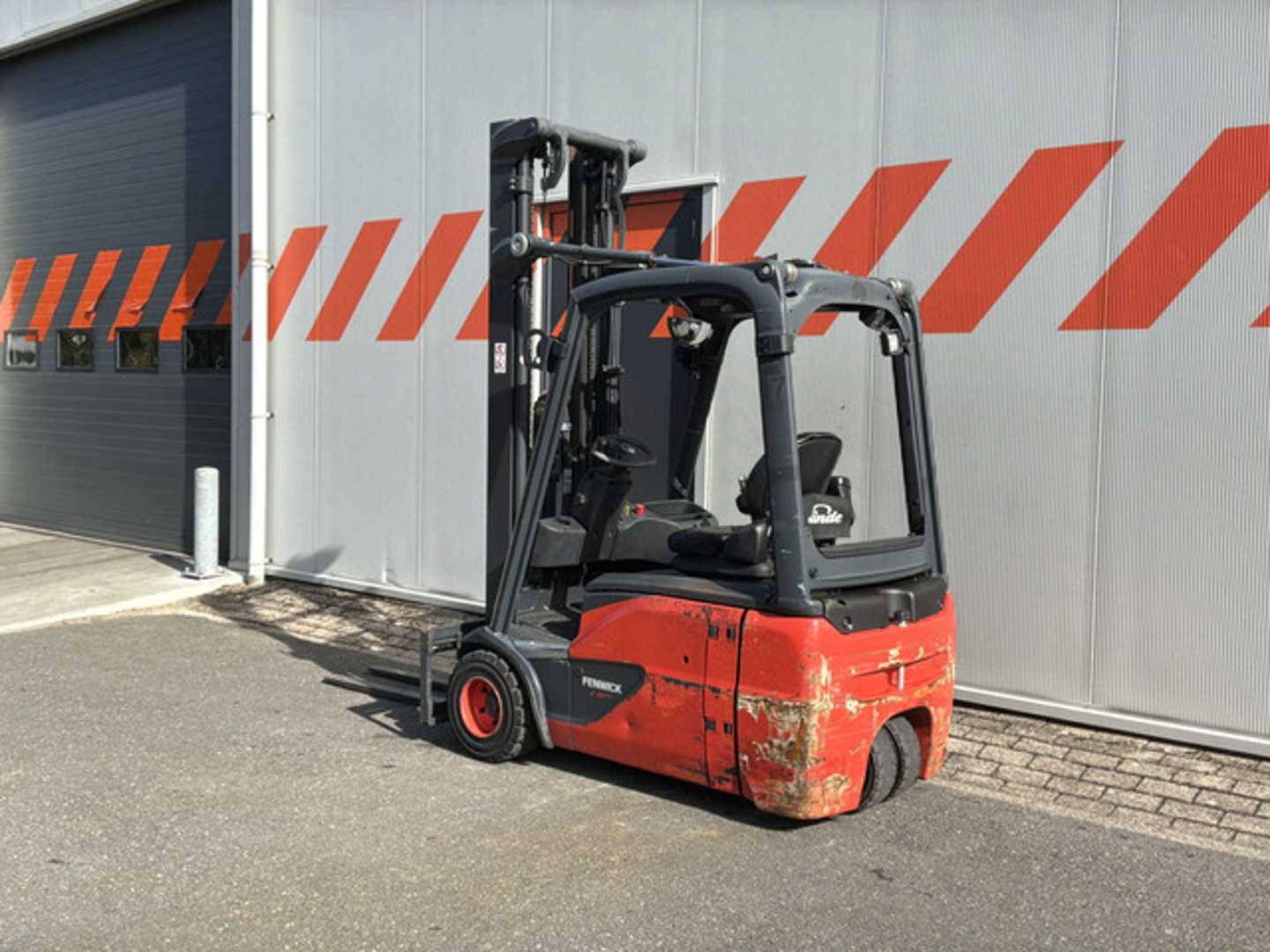 Used Forklift Linde E18-02 3 ratų šakinis krautuvas (Image 2) Used Forklift Linde E18-02 3 ratų šakinis krautuvas (Image 2)