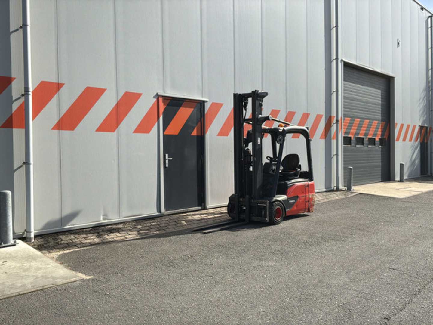 Used Forklift Linde E18-02 3 ratų šakinis krautuvas (Image 5) Used Forklift Linde E18-02 3 ratų šakinis krautuvas (Image 5)
