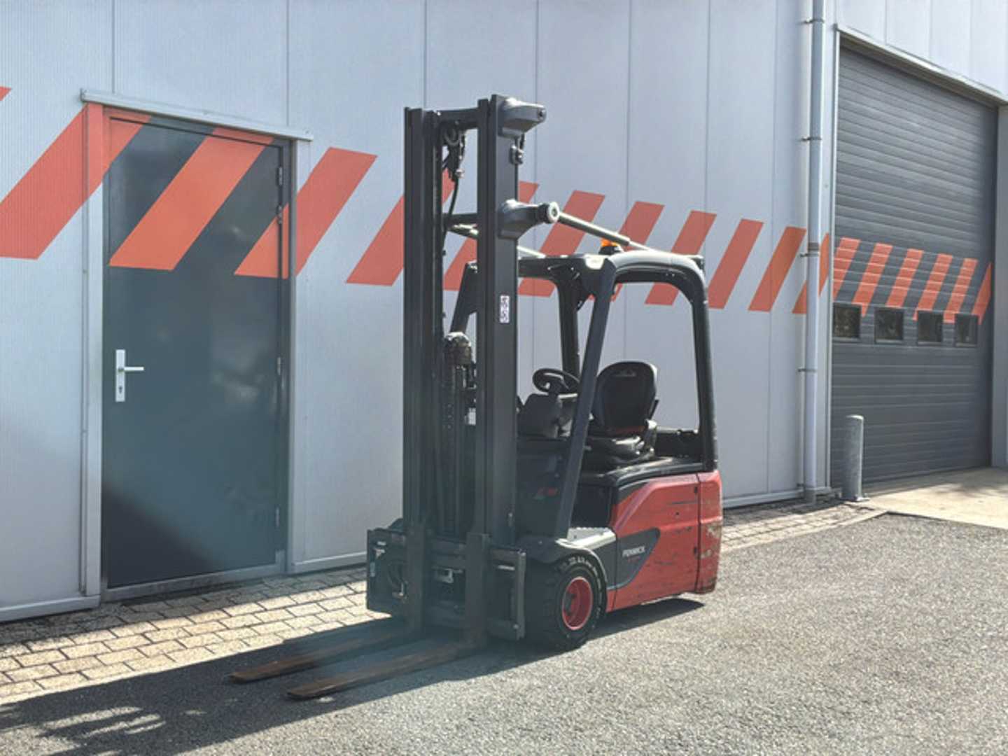 Used Forklift Linde E18-02 3 ratų šakinis krautuvas (Image 1) Used Forklift Linde E18-02 3 ratų šakinis krautuvas (Image 1)