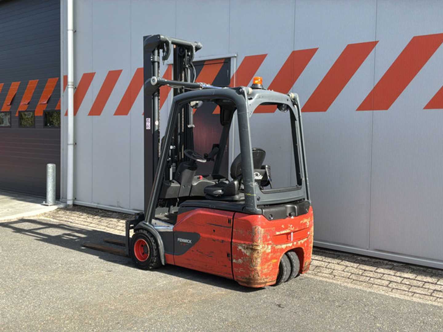 Used Forklift Linde E18-02 3 ratų šakinis krautuvas (Image 2) Used Forklift Linde E18-02 3 ratų šakinis krautuvas (Image 2)