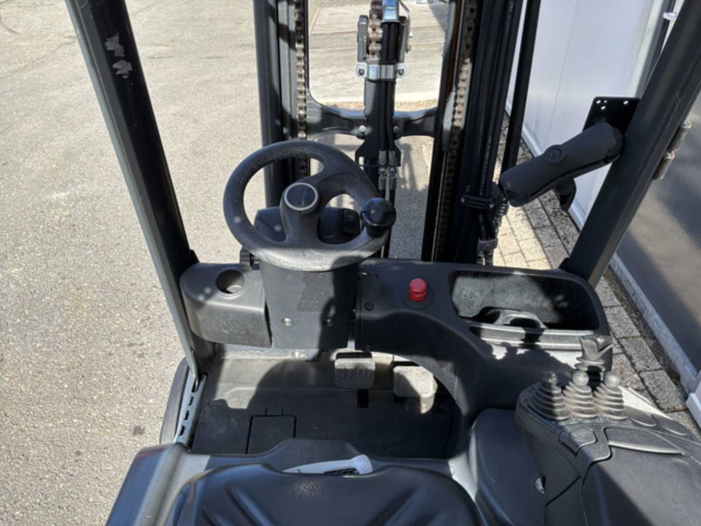 Used Forklift Linde E18-02 3 ratų šakinis krautuvas (Image 3) Used Forklift Linde E18-02 3 ratų šakinis krautuvas (Image 3)