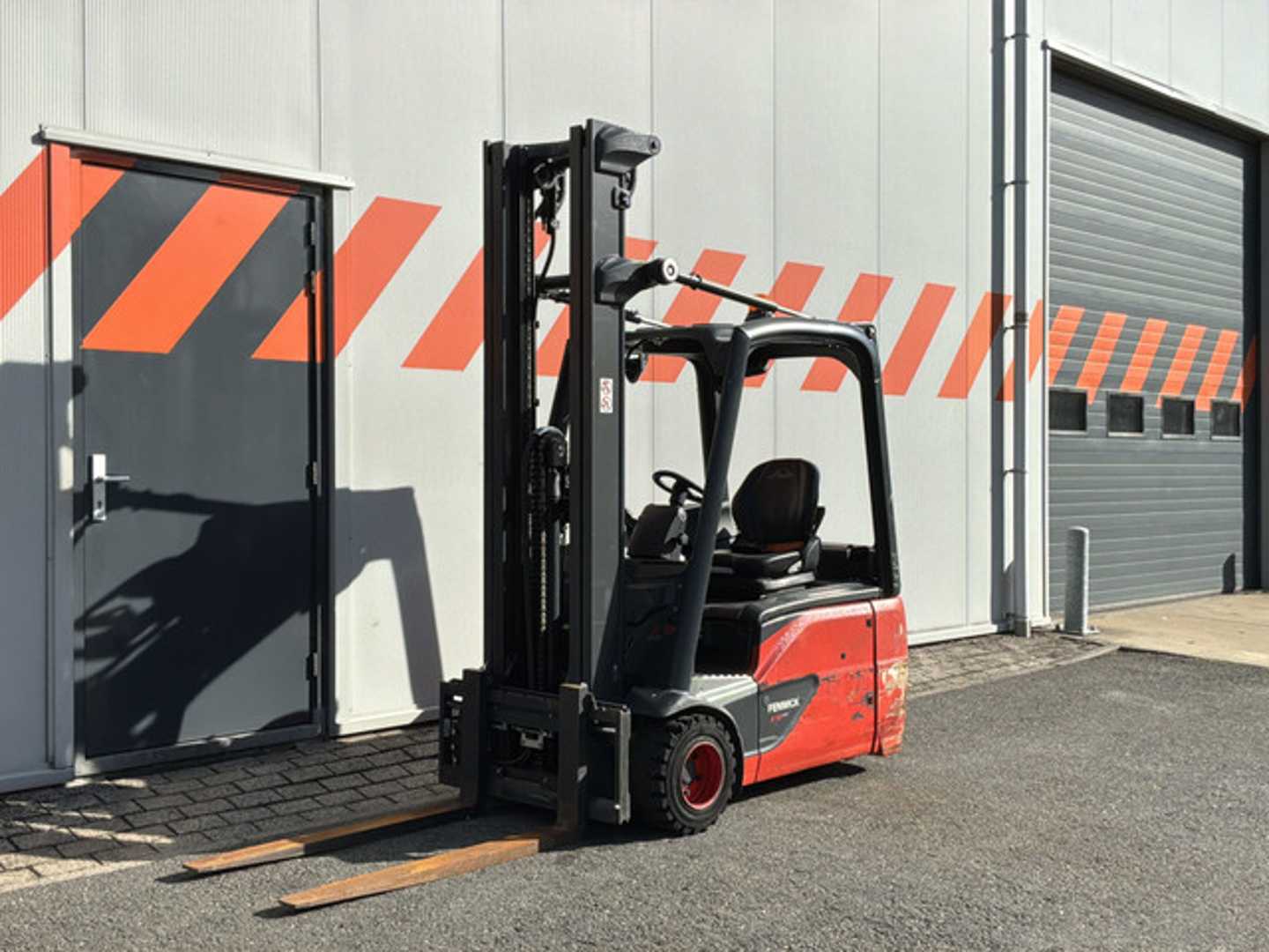 Used Forklift Linde E18-02 3 ratų šakinis krautuvas (Image 1) Used Forklift Linde E18-02 3 ratų šakinis krautuvas (Image 1)