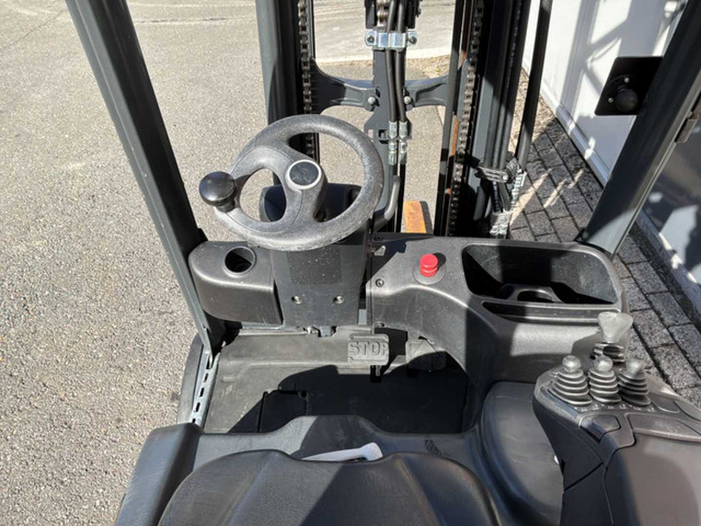 Used Forklift Linde E18-02 3 ratų šakinis krautuvas (Image 3) Used Forklift Linde E18-02 3 ratų šakinis krautuvas (Image 3)