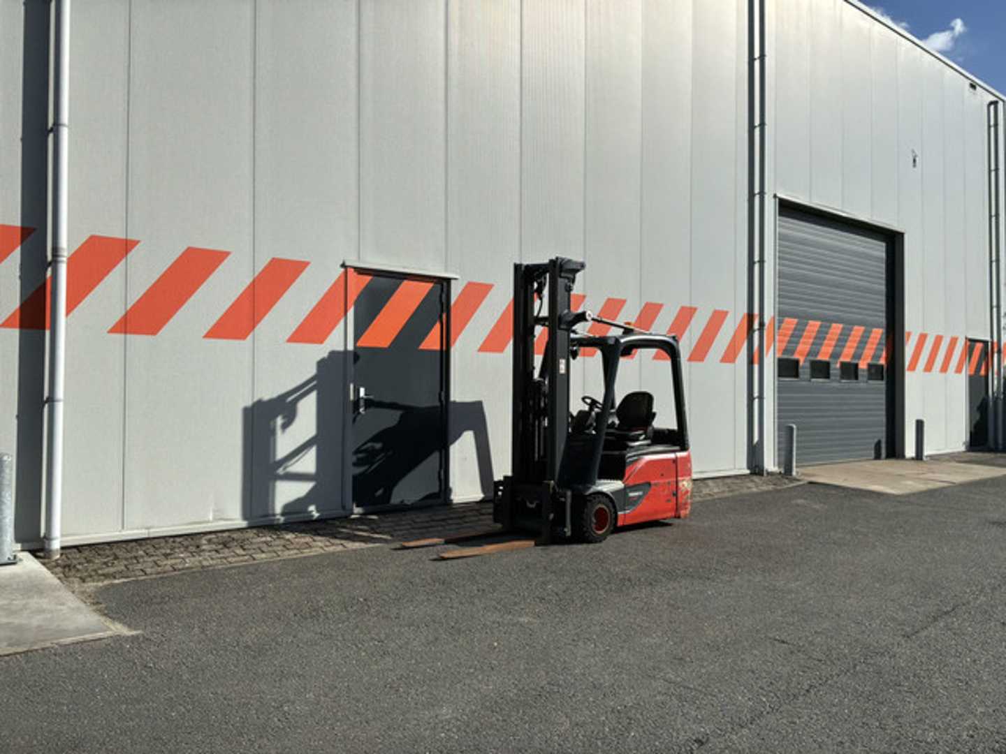 Used Forklift Linde E18-02 3 ratų šakinis krautuvas (Image 5) Used Forklift Linde E18-02 3 ratų šakinis krautuvas (Image 5)