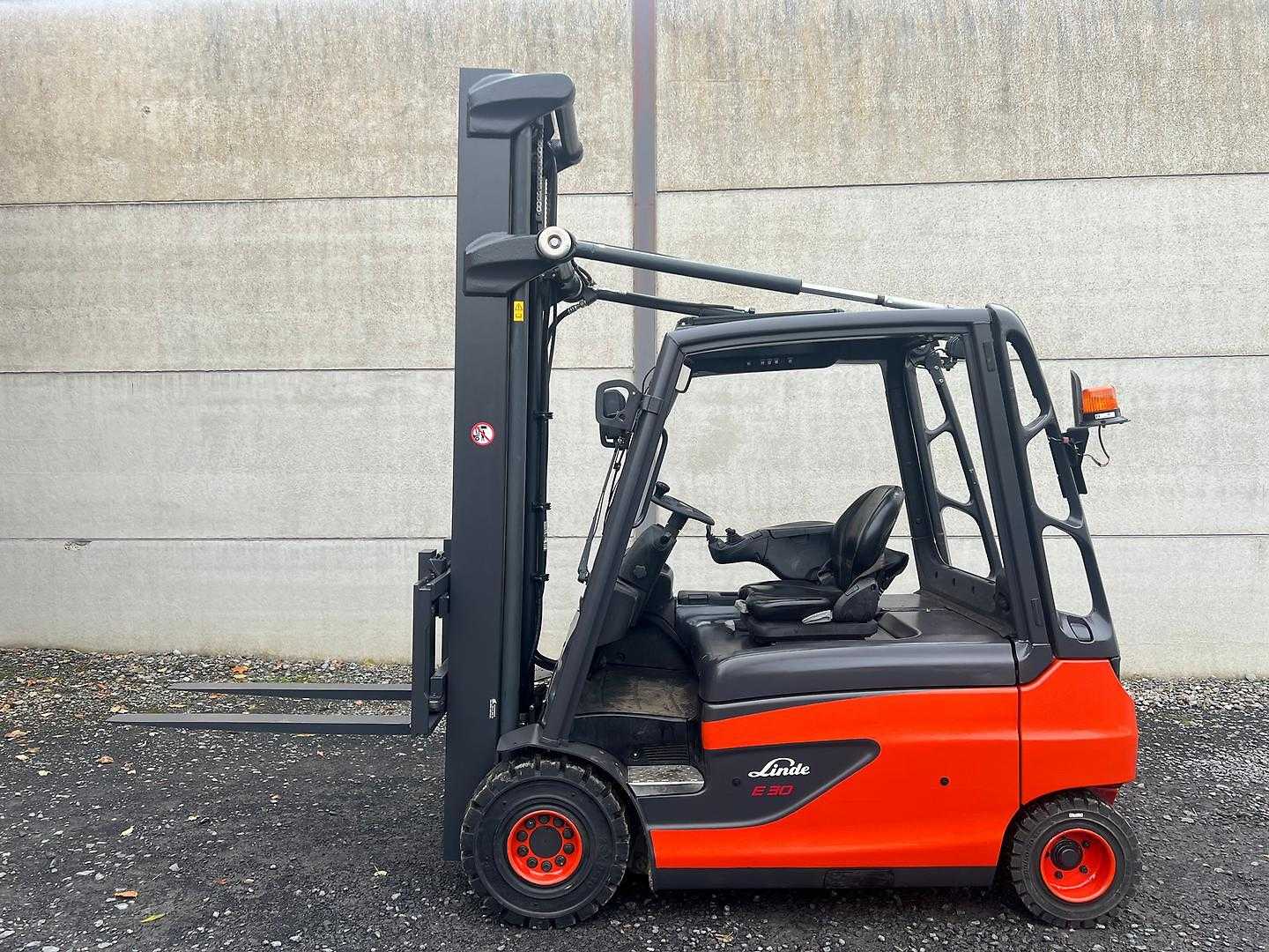 Used Forklift Linde E30L-01 3 ratų šakinis krautuvas (Image 1)