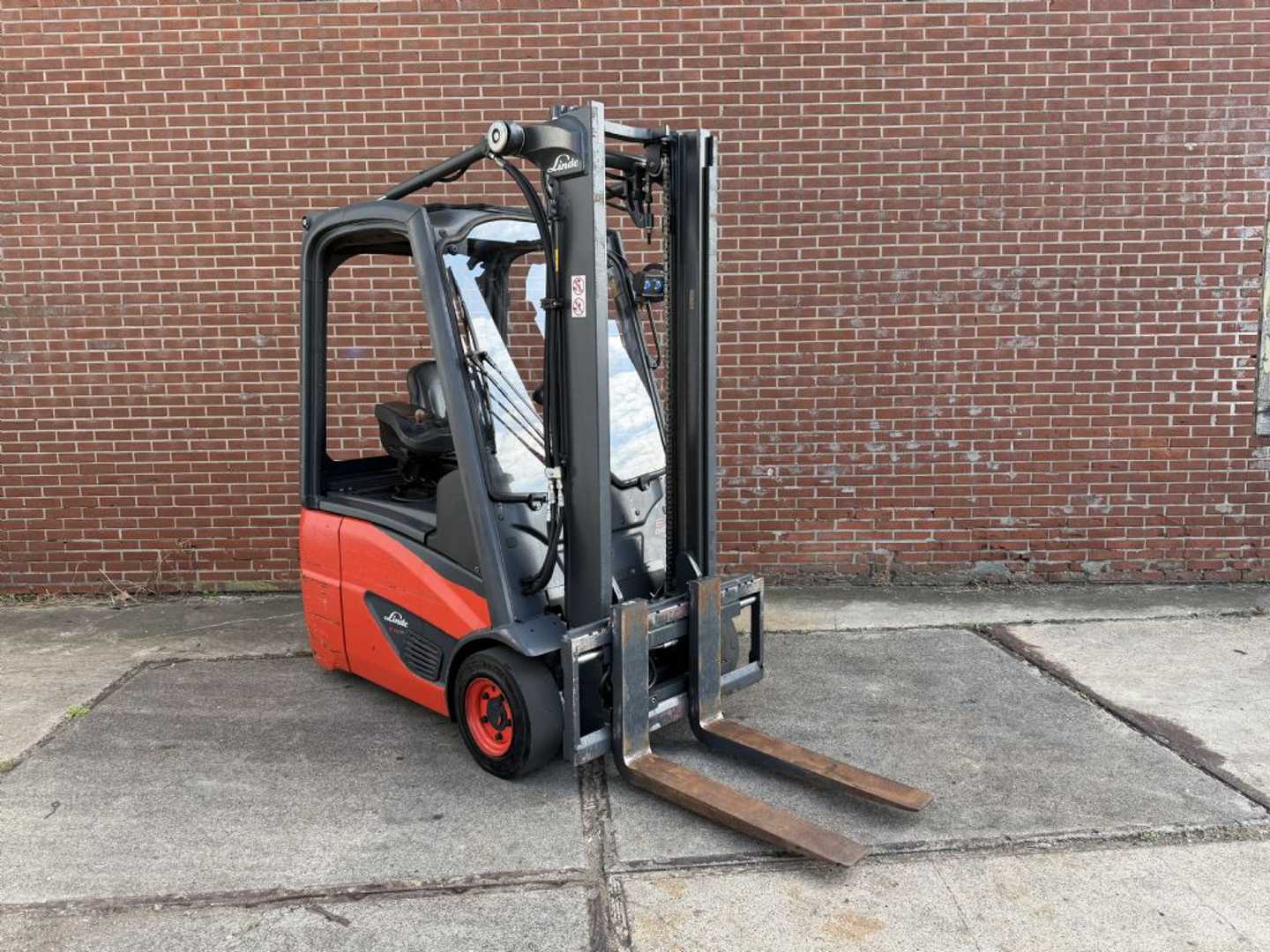 Used Forklift Linde E14-02 3 ratų šakinis krautuvas (Image 1)