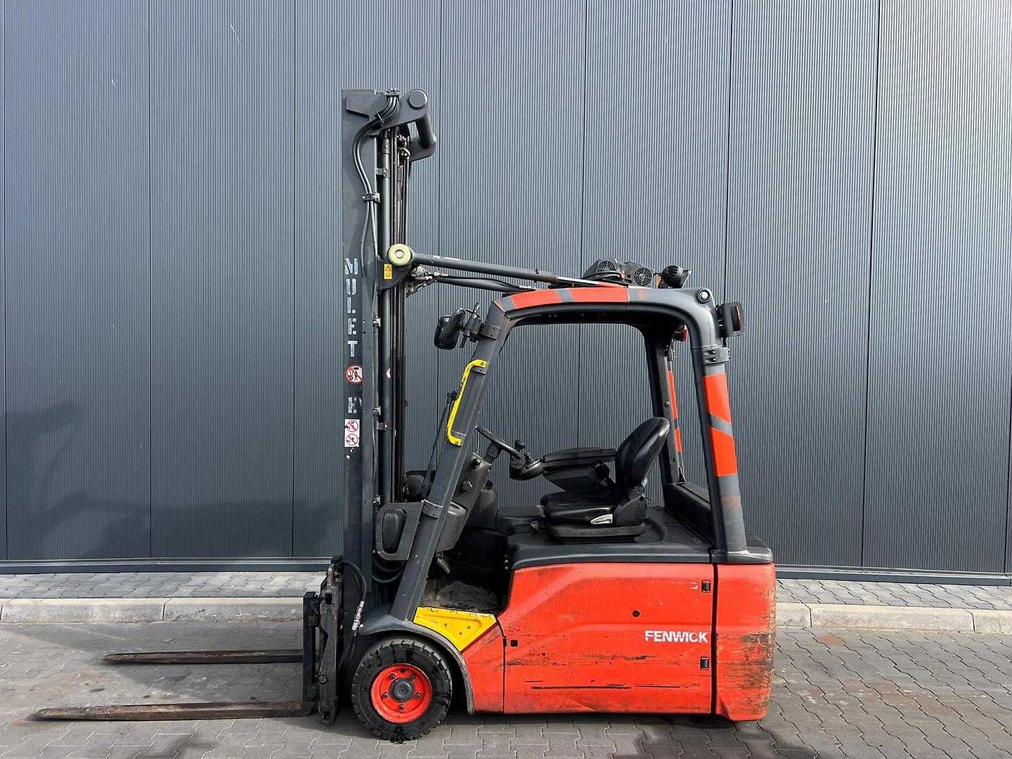 Used Forklift Linde E16L 3 ratų šakinis krautuvas (Image 1) Used Forklift Linde E16L 3 ratų šakinis krautuvas (Image 1)