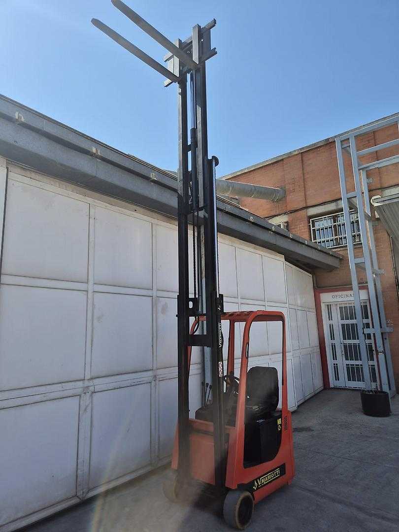 Used Forklift Mariotti ME10C 3 ratų šakinis krautuvas (Image 5) Used Forklift Mariotti ME10C 3 ratų šakinis krautuvas (Image 5)