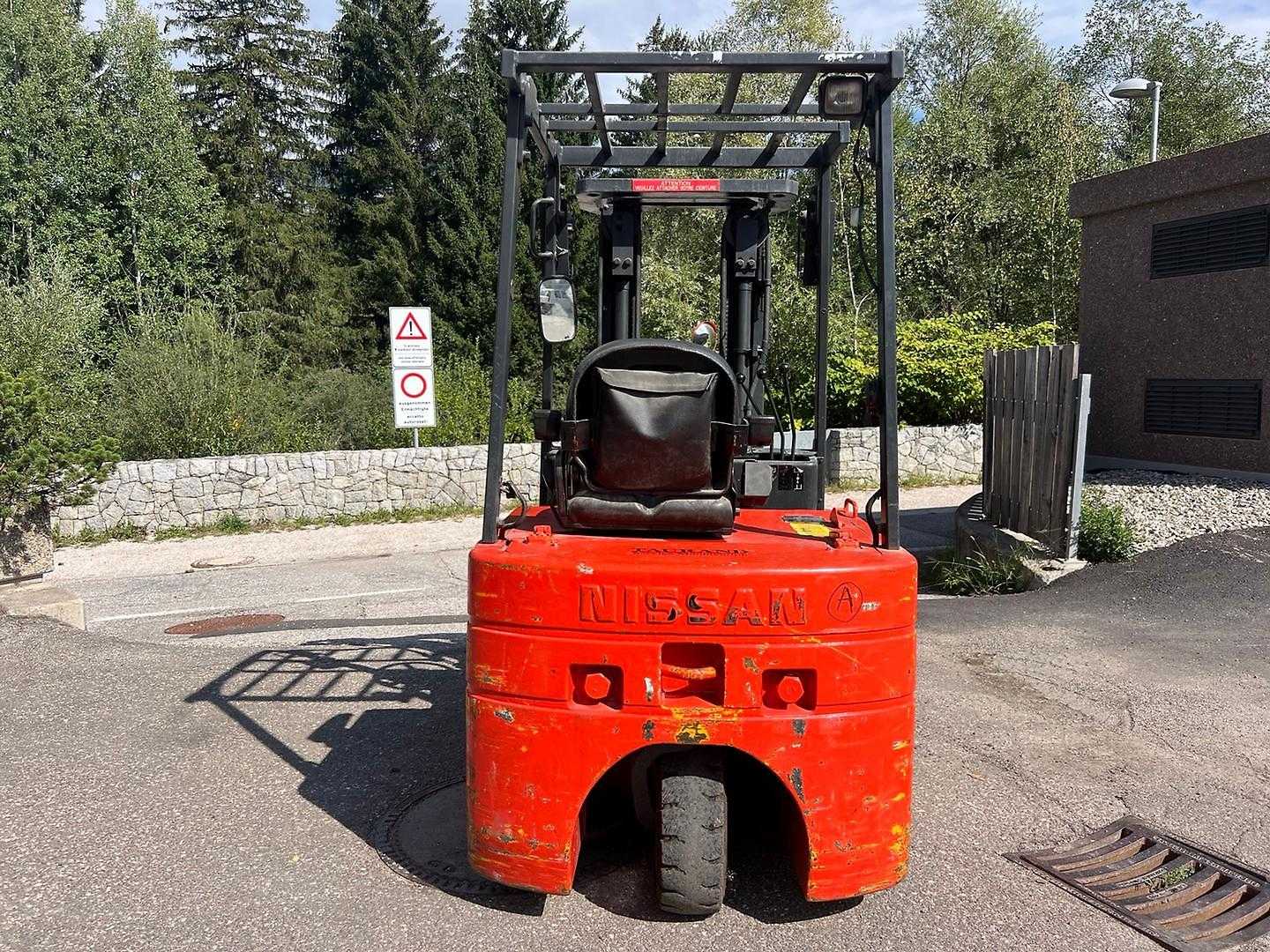 Used Forklift Nissan N01L13U - 4300mm 3 ratų šakinis krautuvas (Image 3) Used Forklift Nissan N01L13U - 4300mm 3 ratų šakinis krautuvas (Image 3)