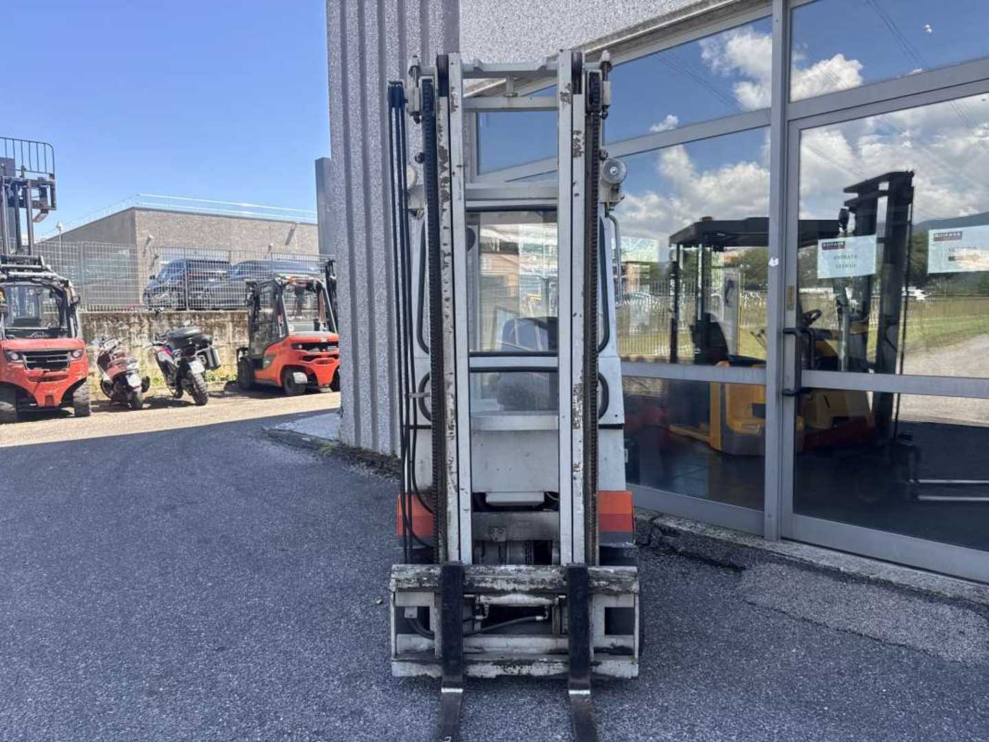 Used Forklift OM E3/15N 3 ratų šakinis krautuvas (Image 4) Used Forklift OM E3/15N 3 ratų šakinis krautuvas (Image 4)