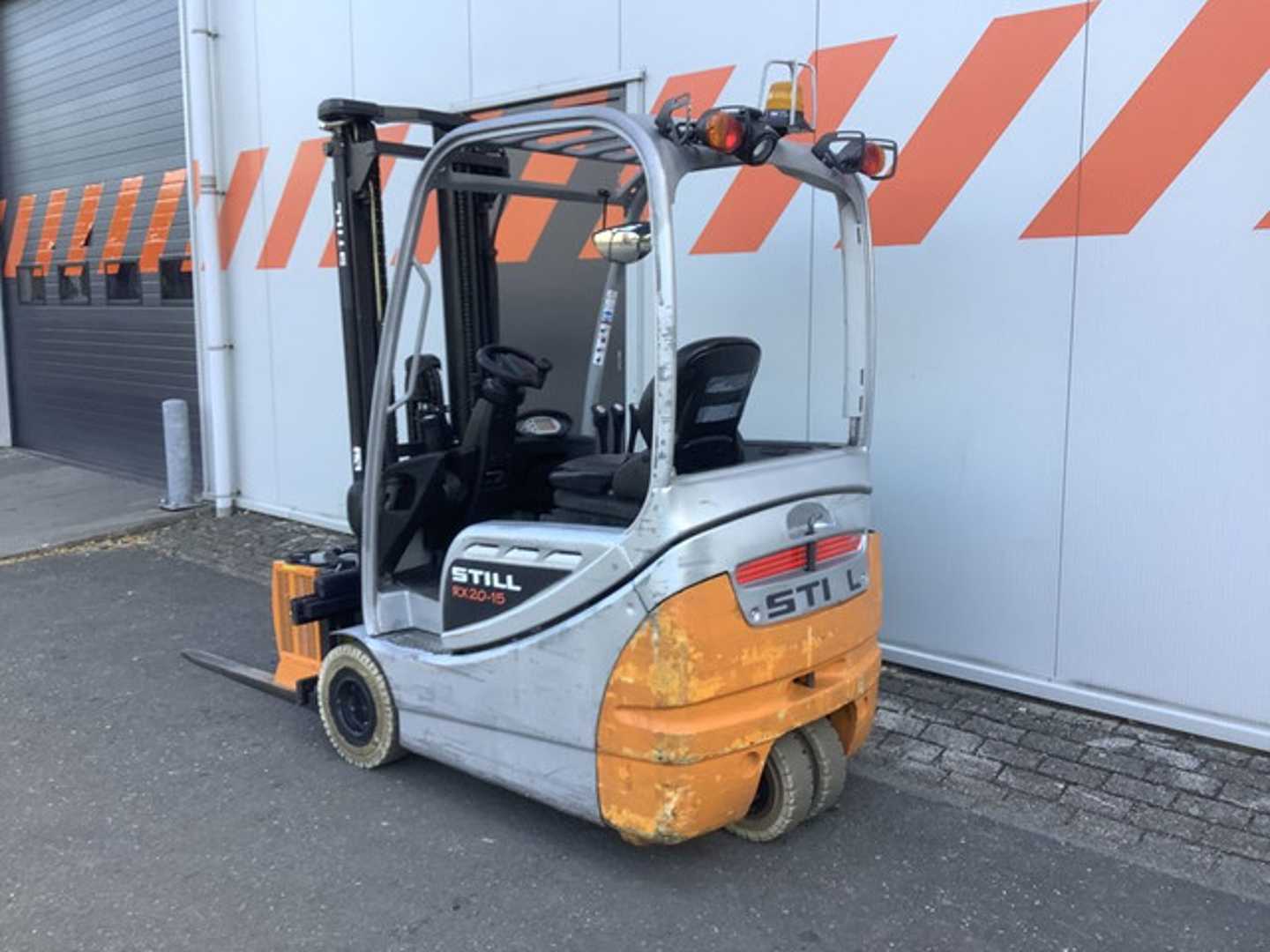 Used Forklift STILL RX20-15 3 ratų šakinis krautuvas (Image 2) Used Forklift STILL RX20-15 3 ratų šakinis krautuvas (Image 2)