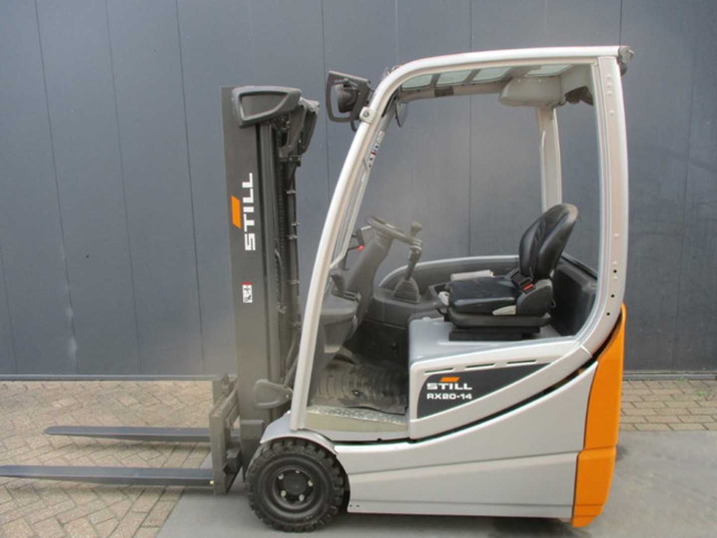 Used Forklift STILL RX20-14C 3 ratų šakinis krautuvas (Image 2) Used Forklift STILL RX20-14C 3 ratų šakinis krautuvas (Image 2)