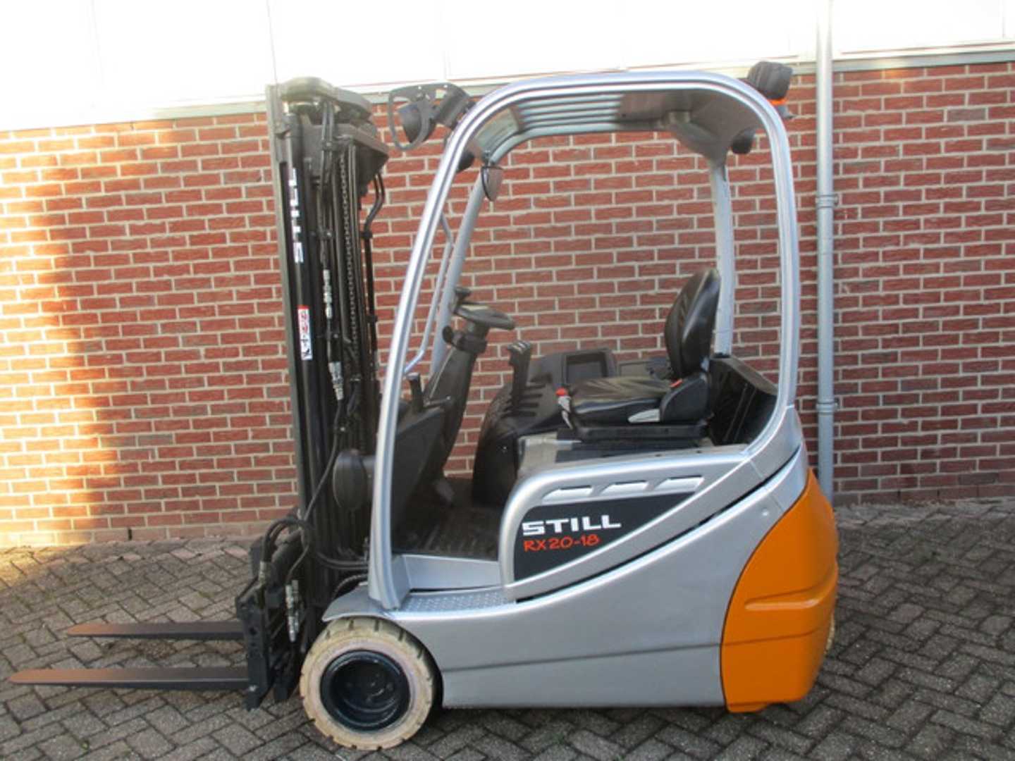 Used Forklift STILL RX20-18 3 ratų šakinis krautuvas (Image 1) Used Forklift STILL RX20-18 3 ratų šakinis krautuvas (Image 1)
