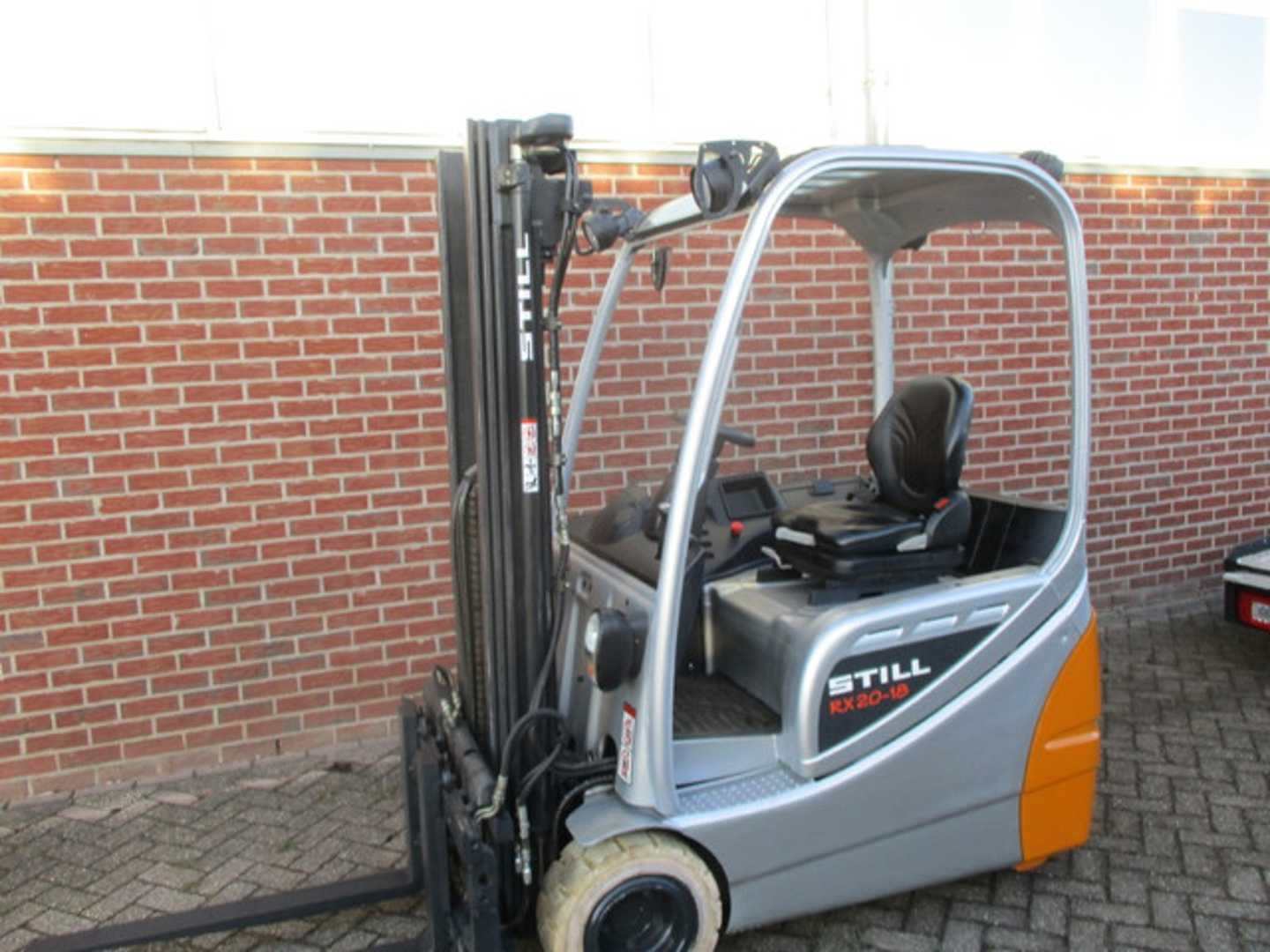 Used Forklift STILL RX20-18 3 ratų šakinis krautuvas (Image 2) Used Forklift STILL RX20-18 3 ratų šakinis krautuvas (Image 2)