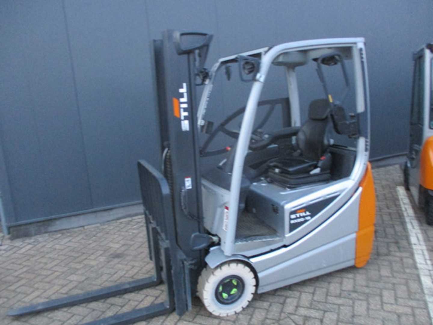 Used Forklift STILL RX20-16 3 ratų šakinis krautuvas (Image 2) Used Forklift STILL RX20-16 3 ratų šakinis krautuvas (Image 2)