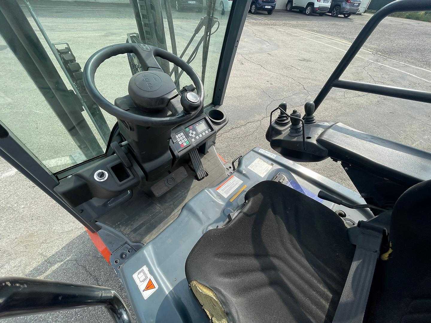 Used Forklift Toyota 8 FBM 16T 3 ratų šakinis krautuvas (Image 2) Used Forklift Toyota 8 FBM 16T 3 ratų šakinis krautuvas (Image 2)