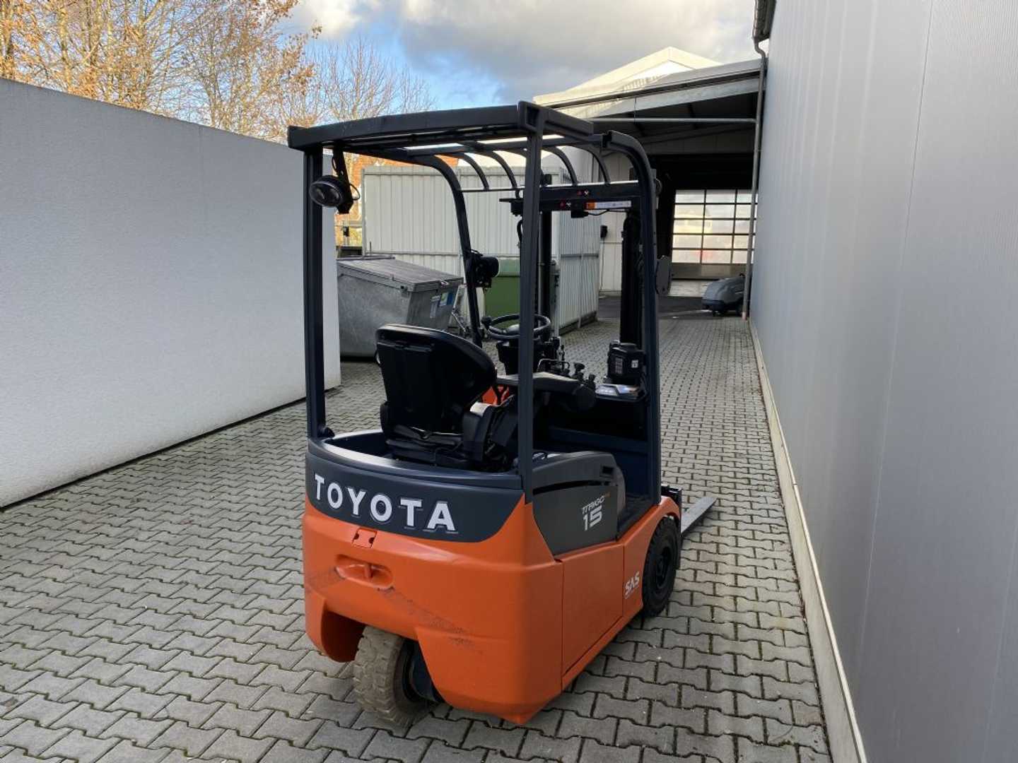Used Forklift Toyota 7FBEST15 3 ratų šakinis krautuvas (Image 2) Used Forklift Toyota 7FBEST15 3 ratų šakinis krautuvas (Image 2)