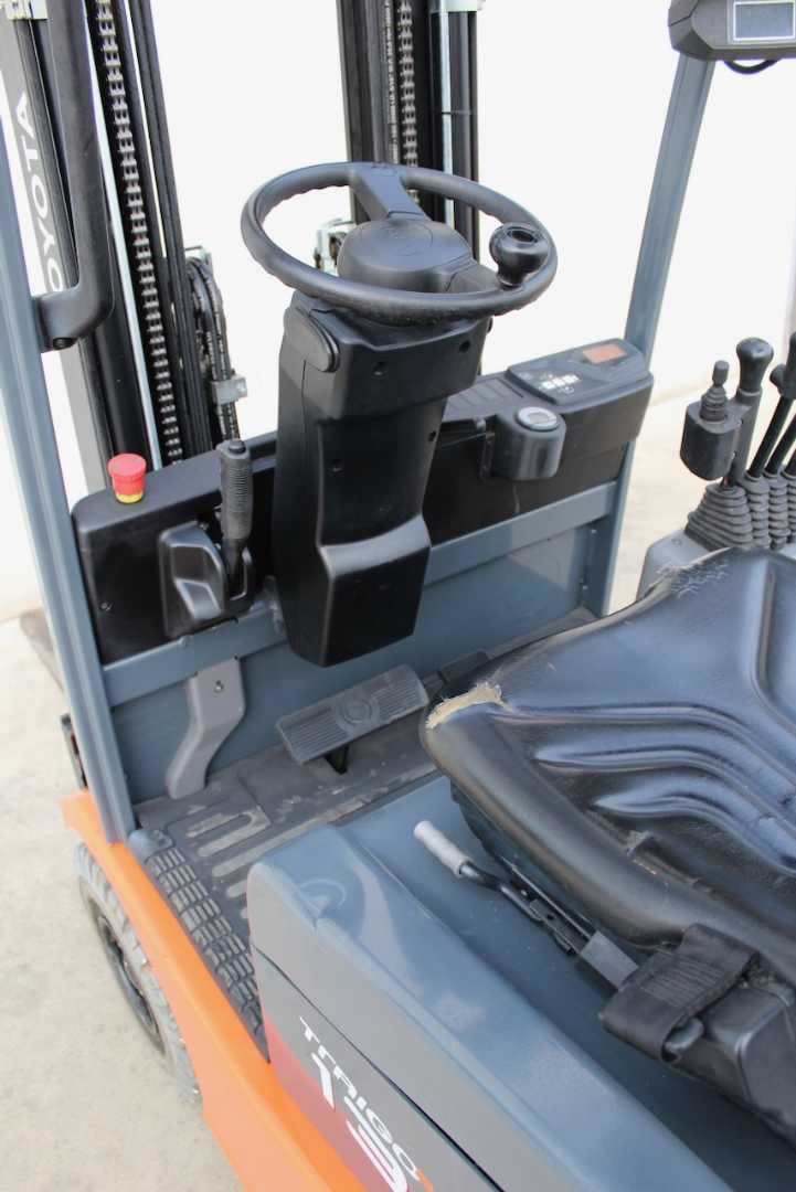 Used Forklift Toyota 7FBEST13 LI-ION 3 ratų šakinis krautuvas (Image 7) Used Forklift Toyota 7FBEST13 LI-ION 3 ratų šakinis krautuvas (Image 7)