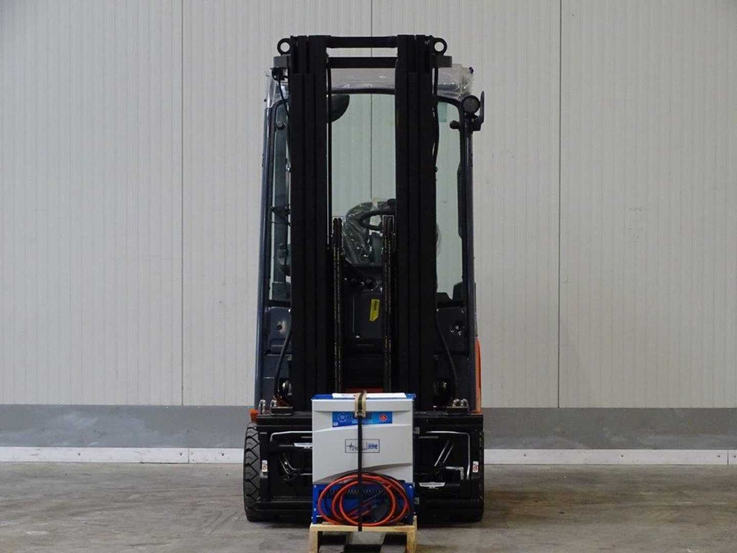 Used Forklift Toyota 8FBEK16T - DEMO - TRIPLEX 3 ratų šakinis krautuvas (Image 3)