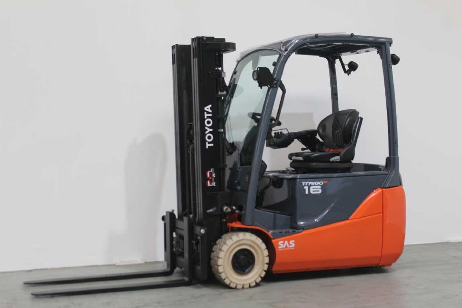 Used Forklift Toyota 8FBE16T 3 ratų šakinis krautuvas (Image 1)