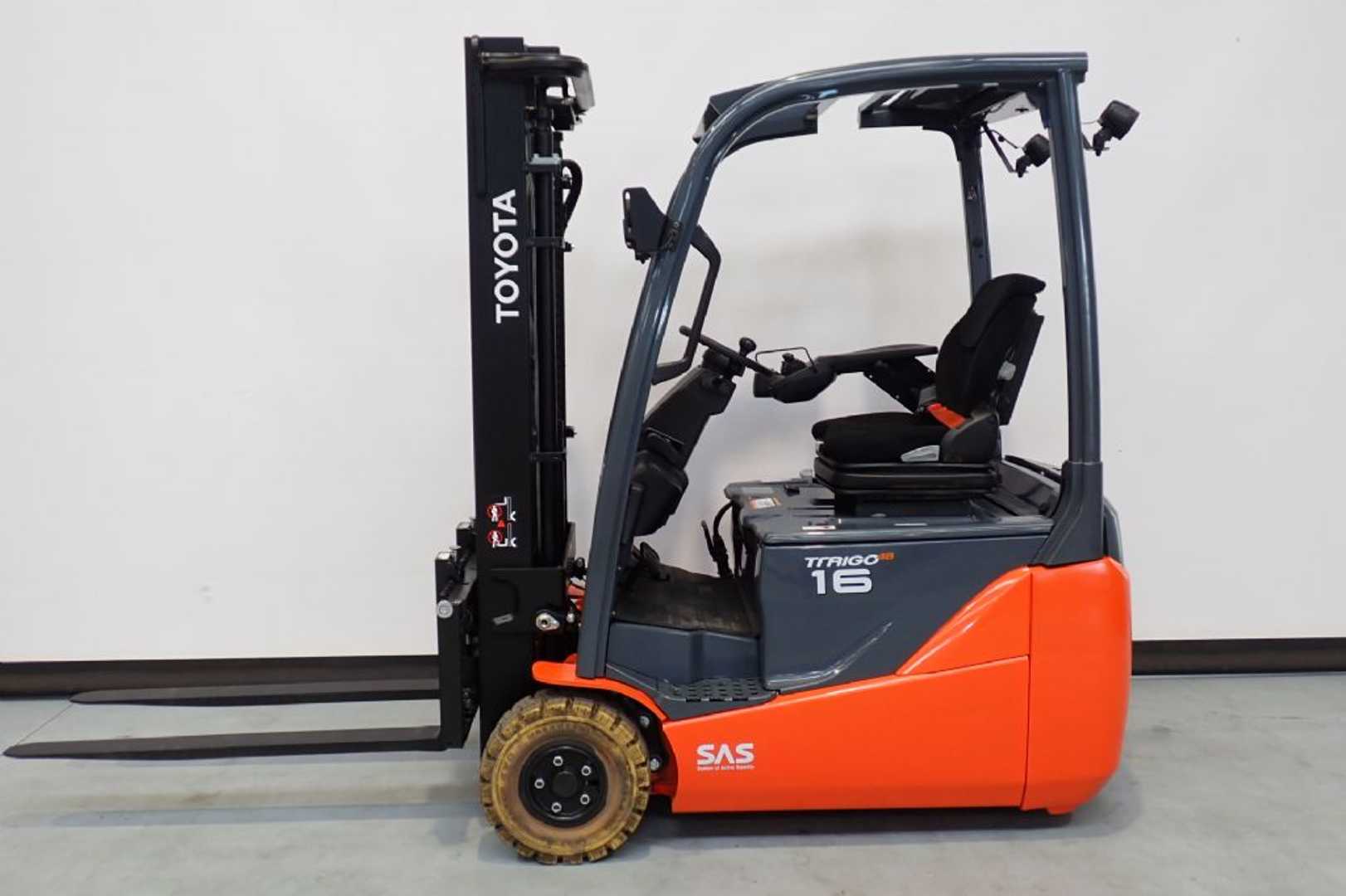 Used Forklift Toyota 8FBEK16T *sofort verfügbar* 3 ratų šakinis krautuvas (Image 1) Used Forklift Toyota 8FBEK16T *sofort verfügbar* 3 ratų šakinis krautuvas (Image 1)