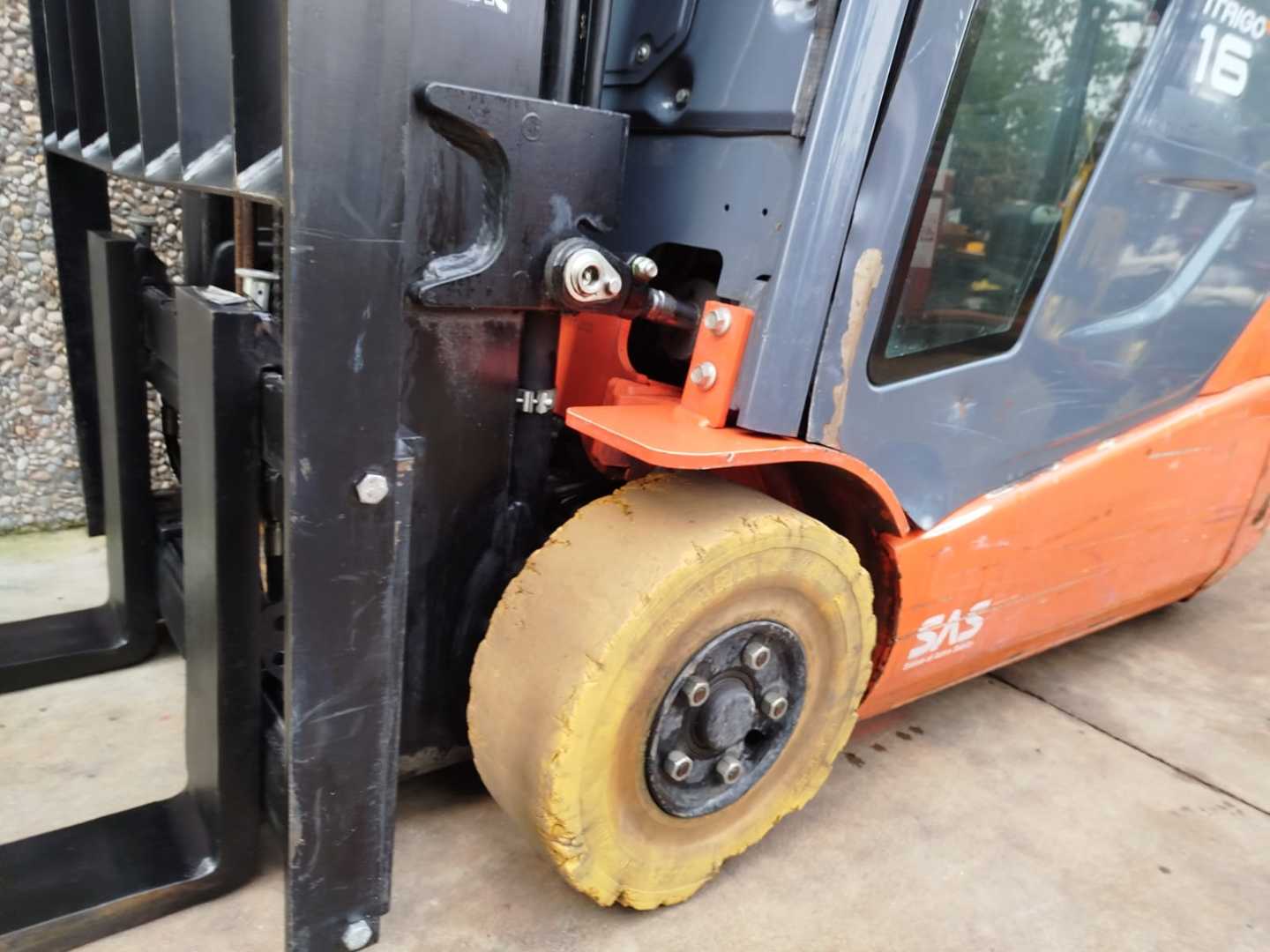 Used Forklift Toyota 8FBET16 3 ratų šakinis krautuvas (Image 4) Used Forklift Toyota 8FBET16 3 ratų šakinis krautuvas (Image 4)