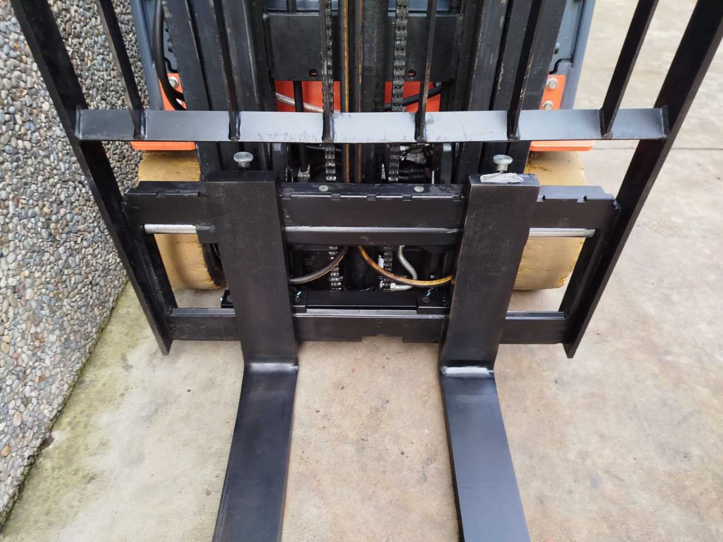 Used Forklift Toyota 8FBET16 3 ratų šakinis krautuvas (Image 5) Used Forklift Toyota 8FBET16 3 ratų šakinis krautuvas (Image 5)