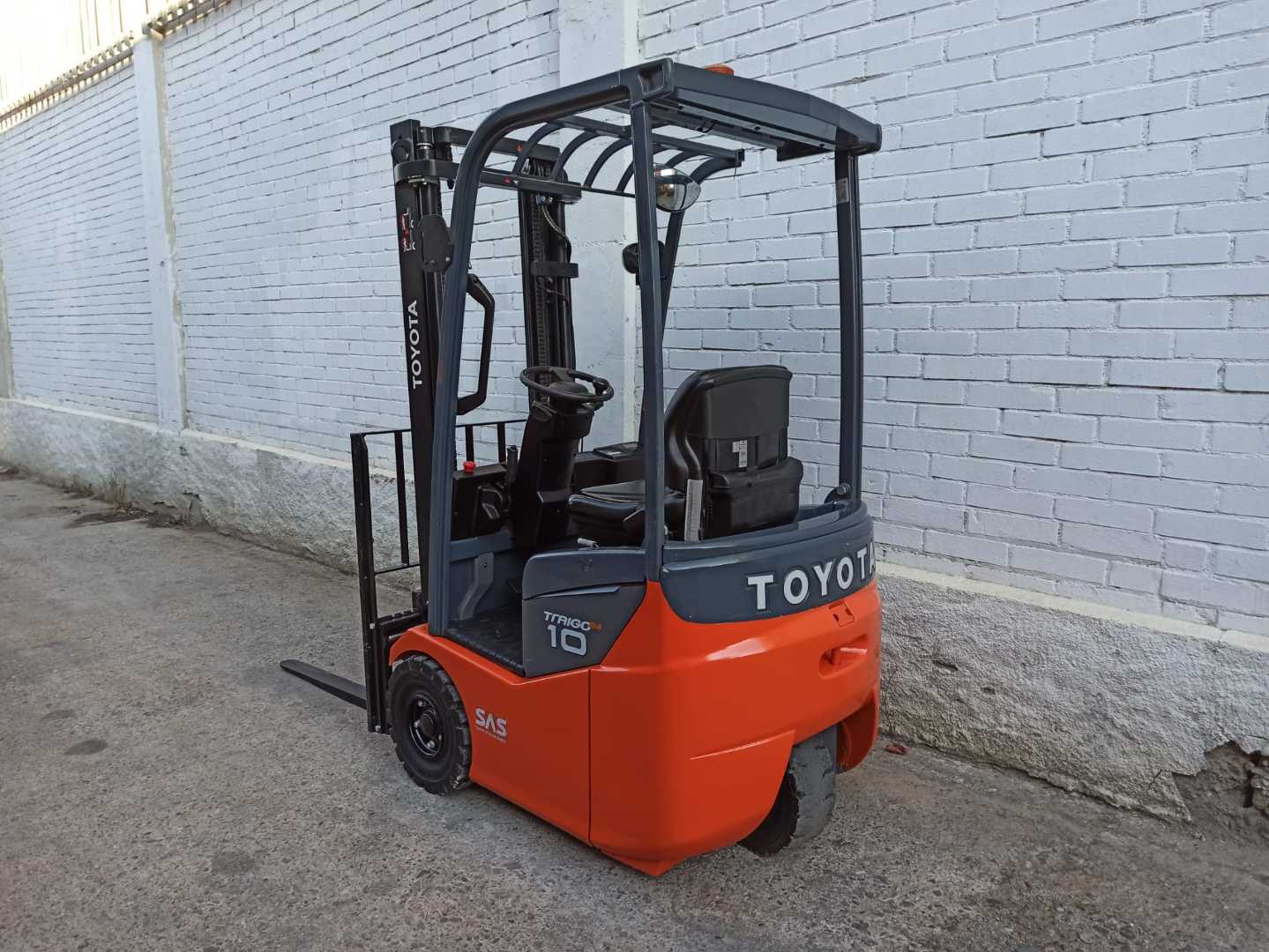 Used Forklift Toyota 7FBEST10 3 ratų šakinis krautuvas (Image 3) Used Forklift Toyota 7FBEST10 3 ratų šakinis krautuvas (Image 3)