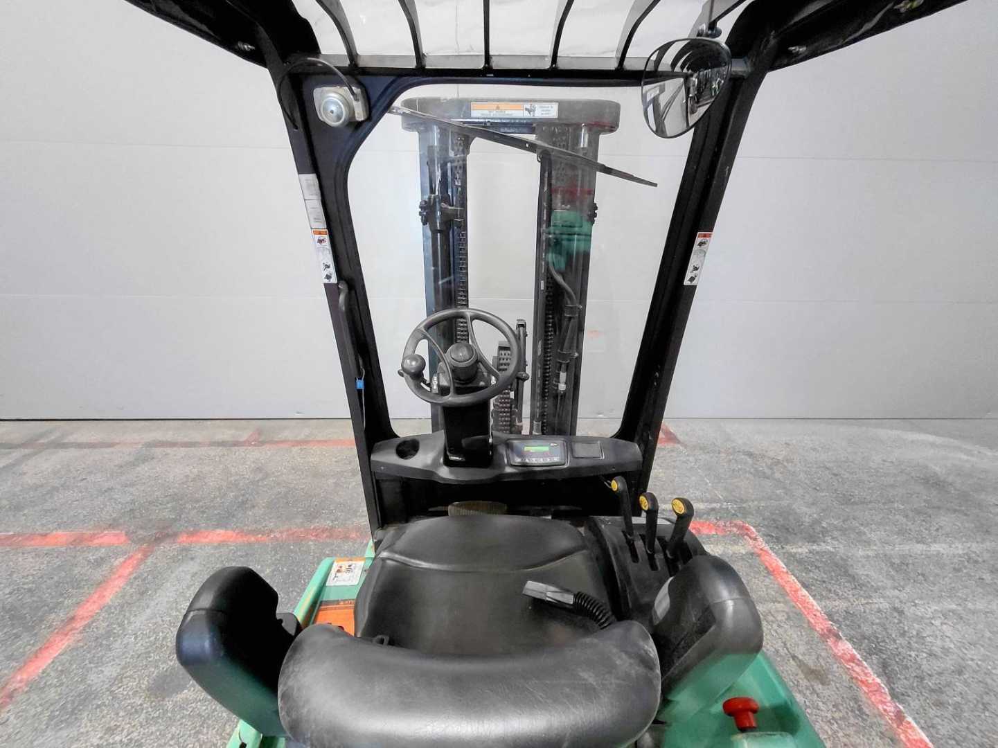 Used Forklift Yale ERP16 ATF 3 ratų šakinis krautuvas (Image 15) Used Forklift Yale ERP16 ATF 3 ratų šakinis krautuvas (Image 15)