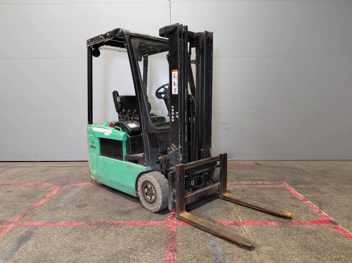Used Forklift Yale ERP16 ATF 3 ratų šakinis krautuvas (Image 13) Used Forklift Yale ERP16 ATF 3 ratų šakinis krautuvas (Image 13)
