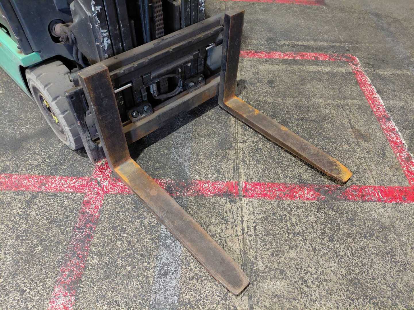 Used Forklift Yale ERP16 ATF 3 ratų šakinis krautuvas (Image 20) Used Forklift Yale ERP16 ATF 3 ratų šakinis krautuvas (Image 20)