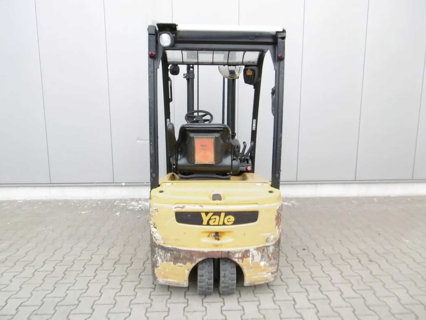 Used Forklift Yale ERP 15 VT 3 ratų šakinis krautuvas (Image 9) Used Forklift Yale ERP 15 VT 3 ratų šakinis krautuvas (Image 9)