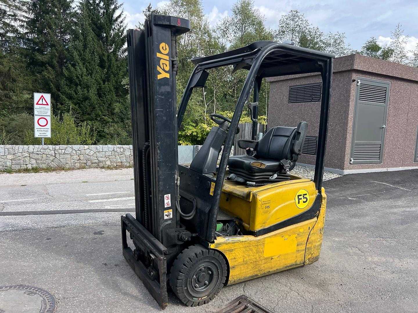 Used Forklift Yale ERP16VT SWB E2130 - 4900mm 3 ratų šakinis krautuvas (Image 1) Used Forklift Yale ERP16VT SWB E2130 - 4900mm 3 ratų šakinis krautuvas (Image 1)