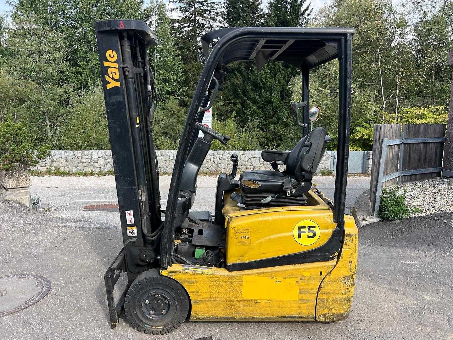 Used Forklift Yale ERP16VT SWB E2130 - 4900mm 3 ratų šakinis krautuvas (Image 2) Used Forklift Yale ERP16VT SWB E2130 - 4900mm 3 ratų šakinis krautuvas (Image 2)