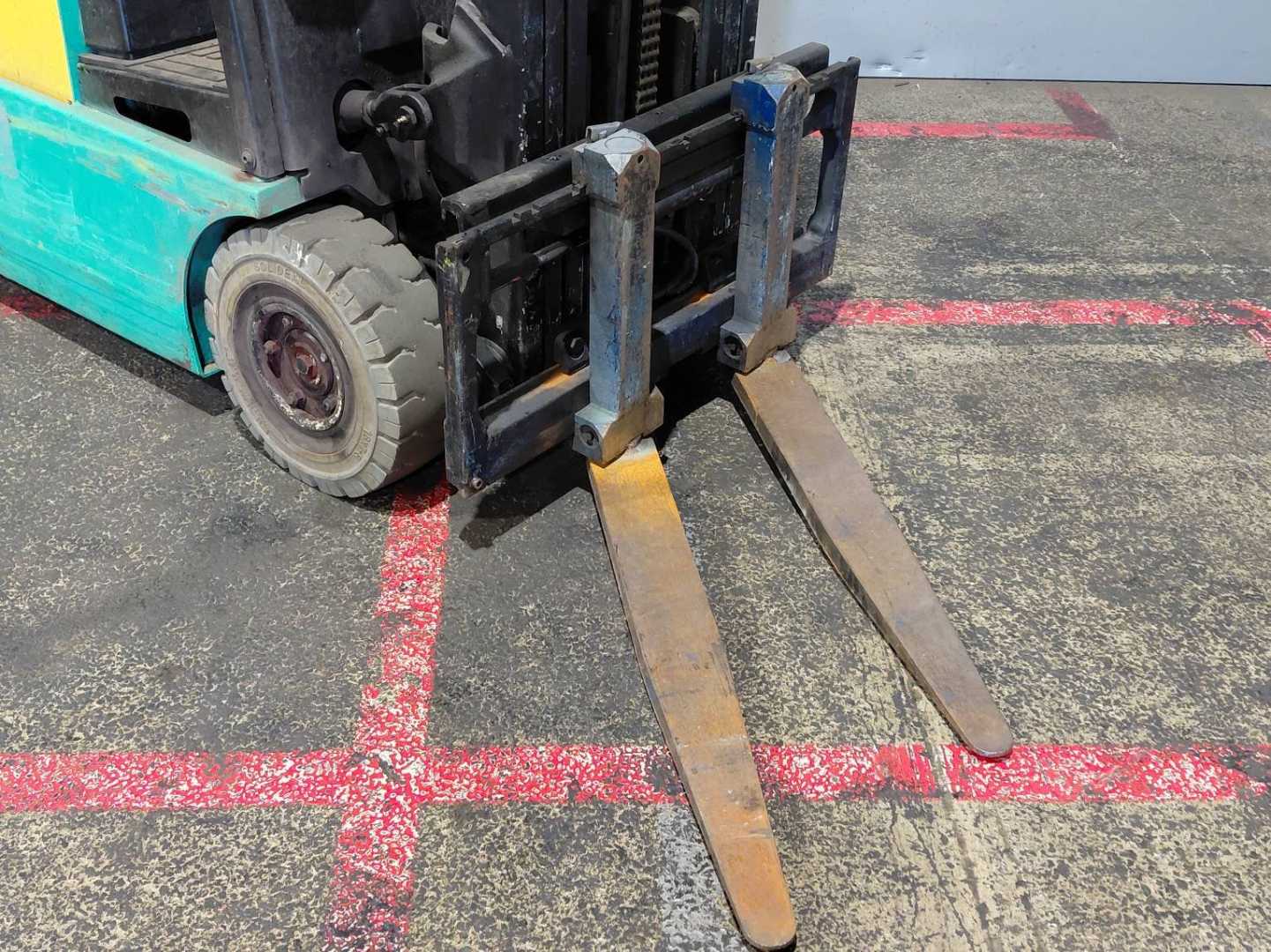 Used Forklift Yale ERP16 ATF 3 ratų šakinis krautuvas (Image 3) Used Forklift Yale ERP16 ATF 3 ratų šakinis krautuvas (Image 3)