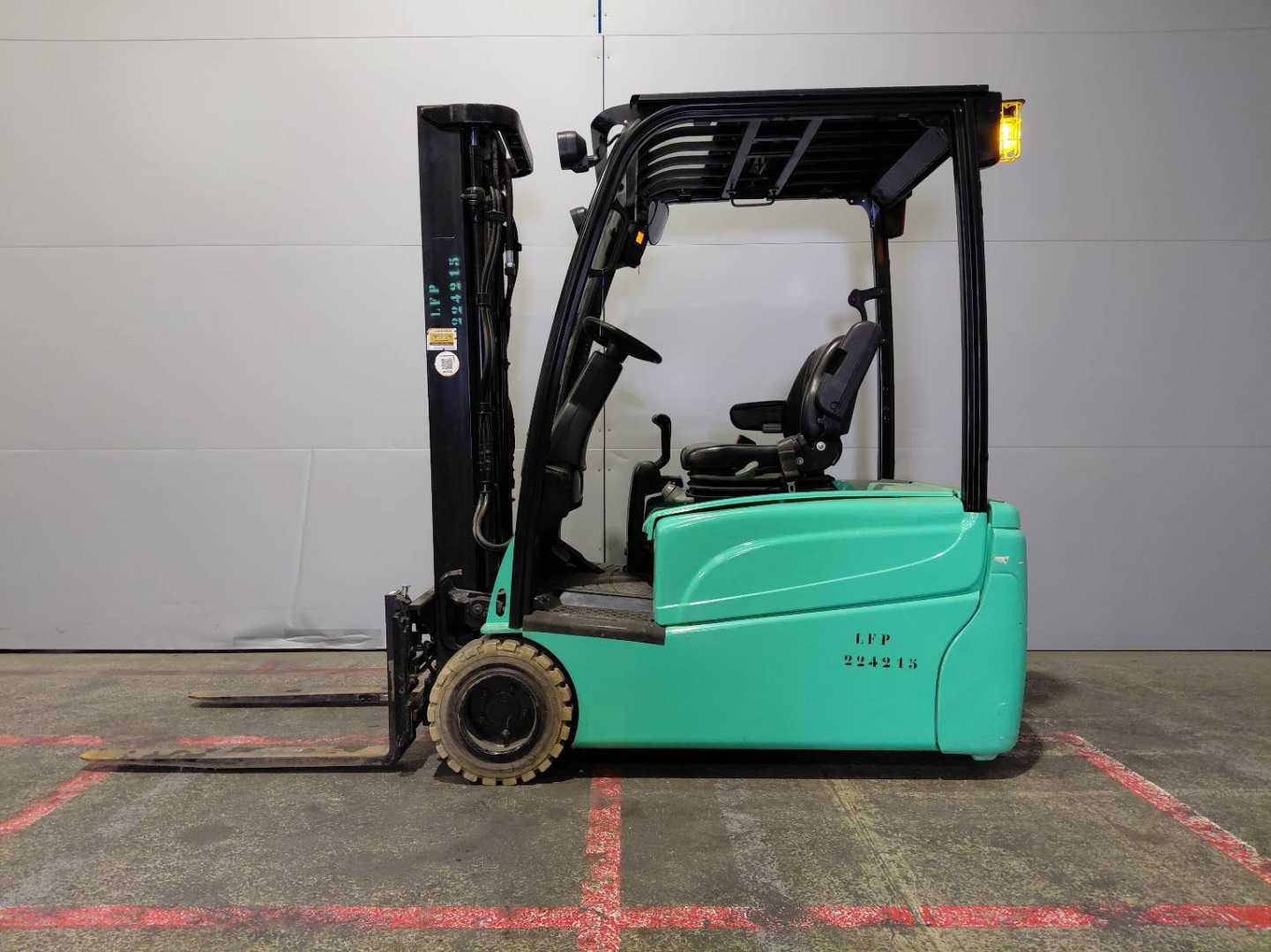 Used Forklift Yale ERP20VTLWB 3 ratų šakinis krautuvas (Image 5) Used Forklift Yale ERP20VTLWB 3 ratų šakinis krautuvas (Image 5)