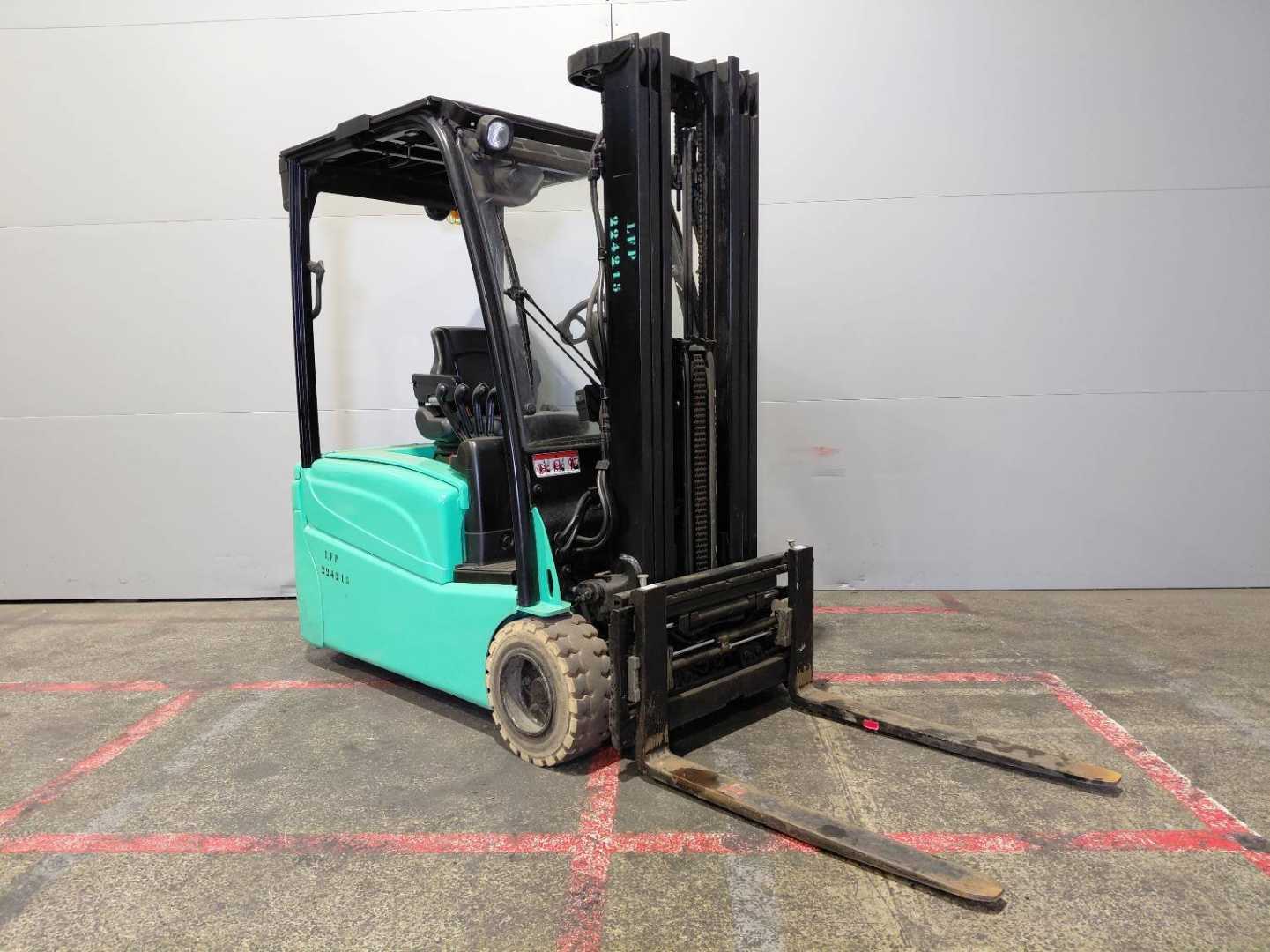 Used Forklift Yale ERP20VTLWB 3 ratų šakinis krautuvas (Image 4) Used Forklift Yale ERP20VTLWB 3 ratų šakinis krautuvas (Image 4)