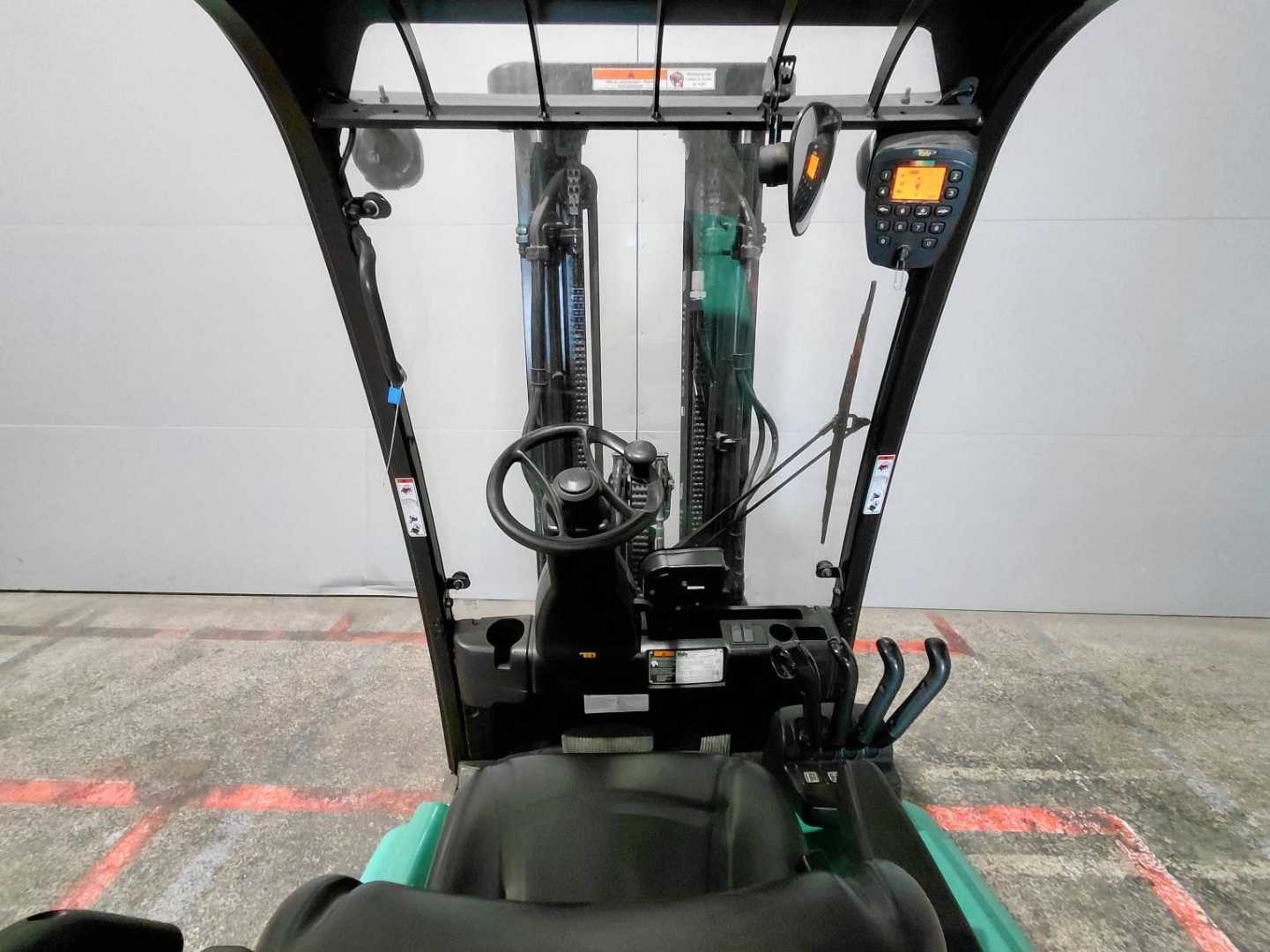 Used Forklift Yale ERP20VTLWB 3 ratų šakinis krautuvas (Image 2) Used Forklift Yale ERP20VTLWB 3 ratų šakinis krautuvas (Image 2)