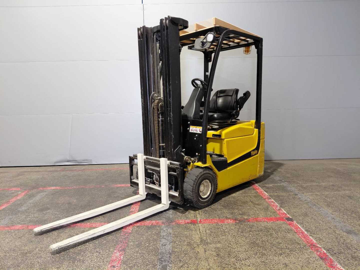 Used Forklift Yale ERP13-15VC 3 ratų šakinis krautuvas (Image 1) Used Forklift Yale ERP13-15VC 3 ratų šakinis krautuvas (Image 1)