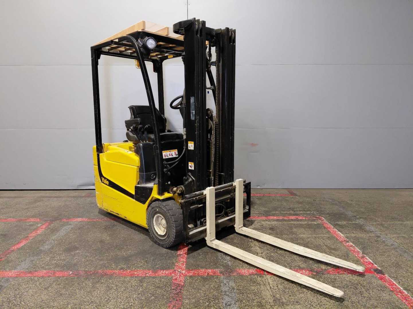 Used Forklift Yale ERP13-15VC 3 ratų šakinis krautuvas (Image 3) Used Forklift Yale ERP13-15VC 3 ratų šakinis krautuvas (Image 3)