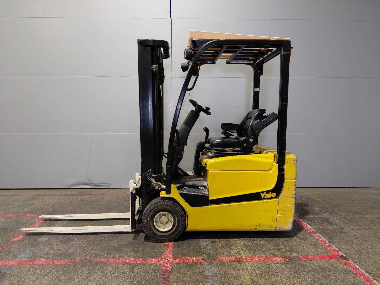 Used Forklift Yale ERP13-15VC 3 ratų šakinis krautuvas (Image 4) Used Forklift Yale ERP13-15VC 3 ratų šakinis krautuvas (Image 4)