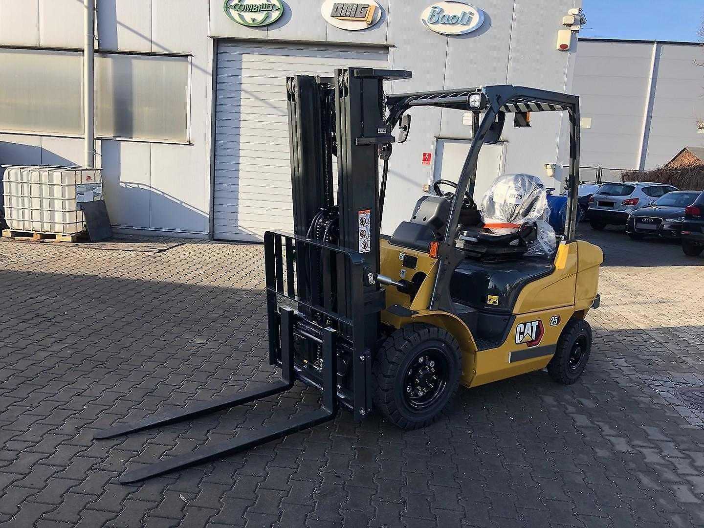 Used Forklift Caterpillar CAT GP25N 4 ratų šakinis krautuvas (Image 3) Used Forklift Caterpillar CAT GP25N 4 ratų šakinis krautuvas (Image 3)