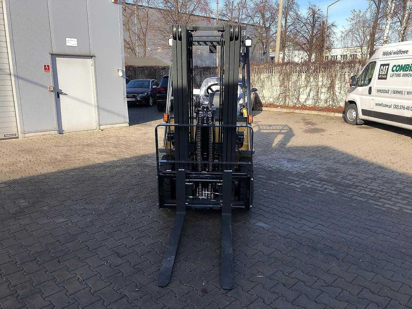 Used Forklift Caterpillar CAT GP25N 4 ratų šakinis krautuvas (Image 4) Used Forklift Caterpillar CAT GP25N 4 ratų šakinis krautuvas (Image 4)