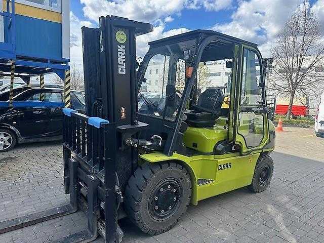 Used Forklift Clark C50SL 4 ratų šakinis krautuvas (Image 2) Used Forklift Clark C50SL 4 ratų šakinis krautuvas (Image 2)