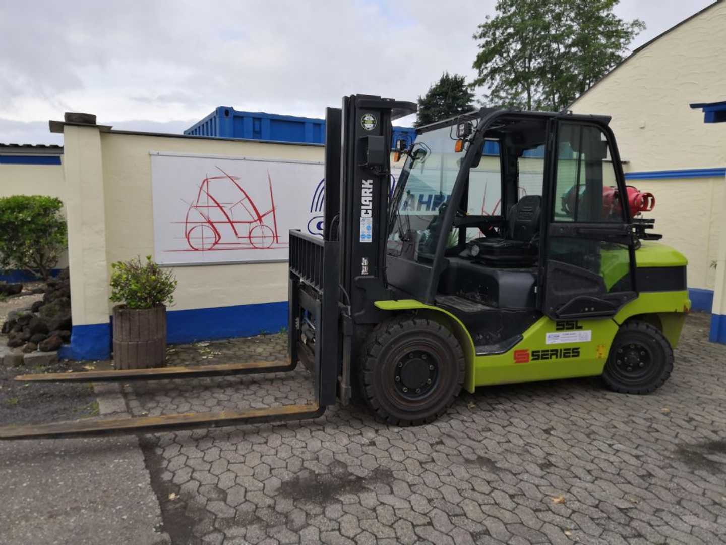 Used Forklift Clark S55L 4 ratų šakinis krautuvas (Image 1) Used Forklift Clark S55L 4 ratų šakinis krautuvas (Image 1)