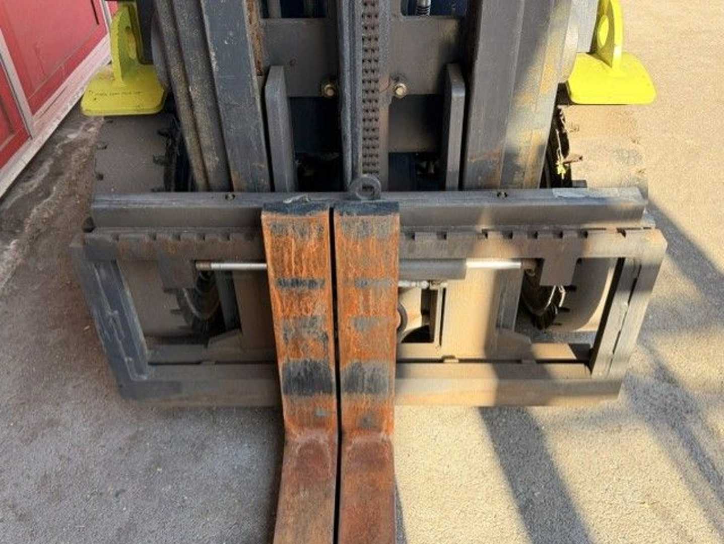 Used Forklift Clark C15L 4 ratų šakinis krautuvas (Image 5) Used Forklift Clark C15L 4 ratų šakinis krautuvas (Image 5)