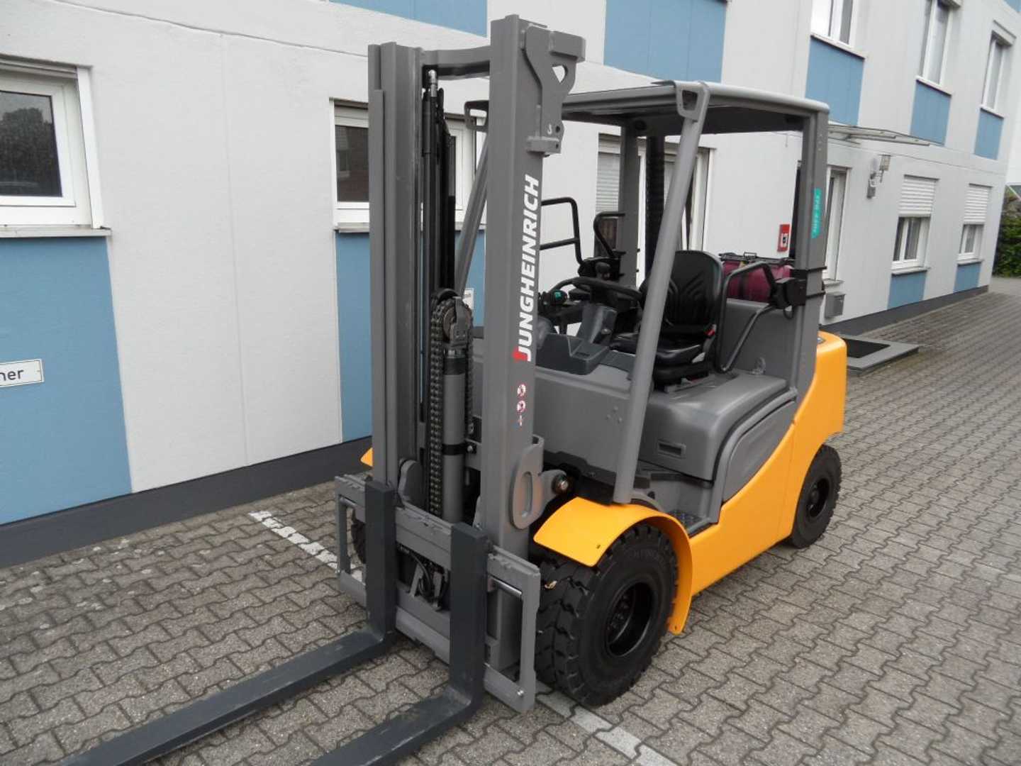 Used Forklift Jungheinrich TFG 430s - Freihub - aufgearbeitet - wenig Stunden 4 ratų šakinis krautuvas (Image 2)