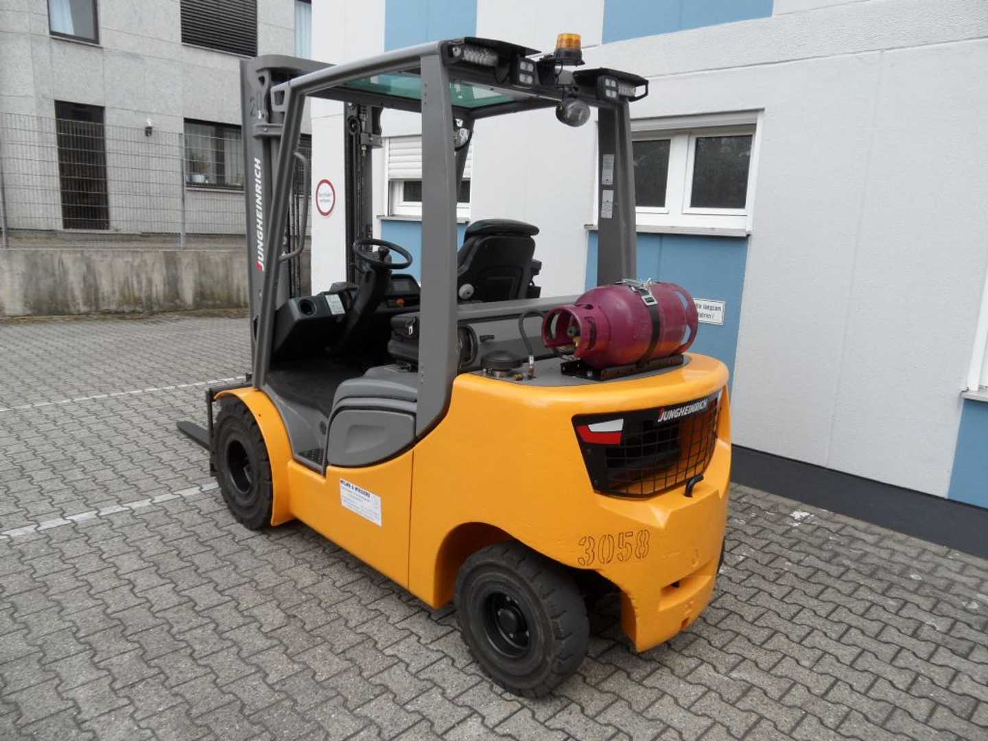 Used Forklift Jungheinrich TFG 430s - Beleuchtung - Dachscheibe -ZH2 4 ratų šakinis krautuvas (Image 3) Used Forklift Jungheinrich TFG 430s - Beleuchtung - Dachscheibe -ZH2 4 ratų šakinis krautuvas (Image 3)