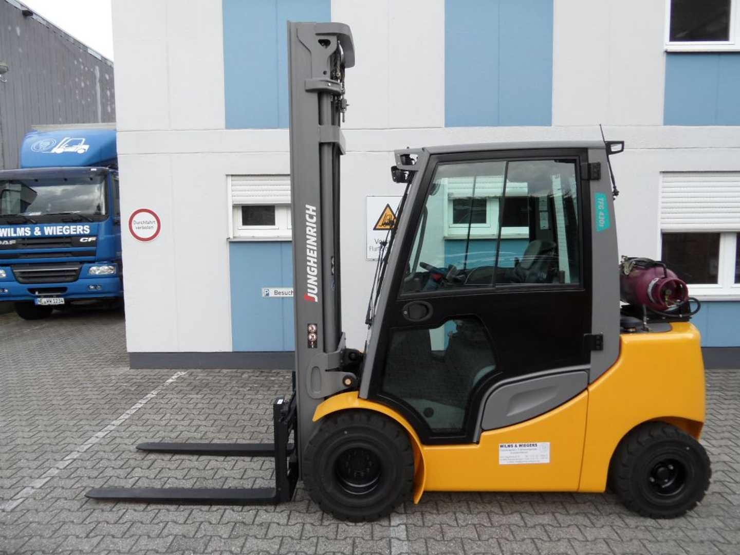 Used Forklift Jungheinrich TFG 430s - Kabine mit Heizung - 4. Funktion 4 ratų šakinis krautuvas (Image 1) Used Forklift Jungheinrich TFG 430s - Kabine mit Heizung - 4. Funktion 4 ratų šakinis krautuvas (Image 1)