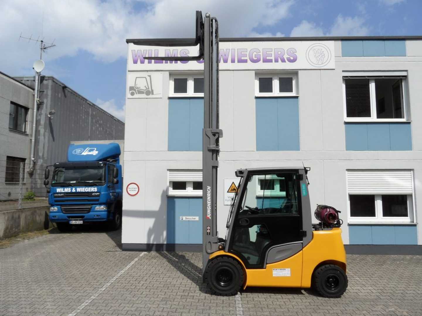 Used Forklift Jungheinrich TFG 430s - Kabine mit Heizung - 4. Funktion 4 ratų šakinis krautuvas (Image 5) Used Forklift Jungheinrich TFG 430s - Kabine mit Heizung - 4. Funktion 4 ratų šakinis krautuvas (Image 5)